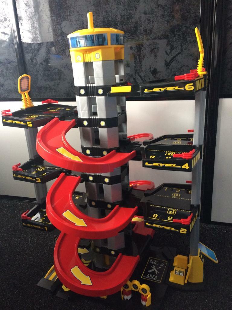 molto 7 storey parking garage